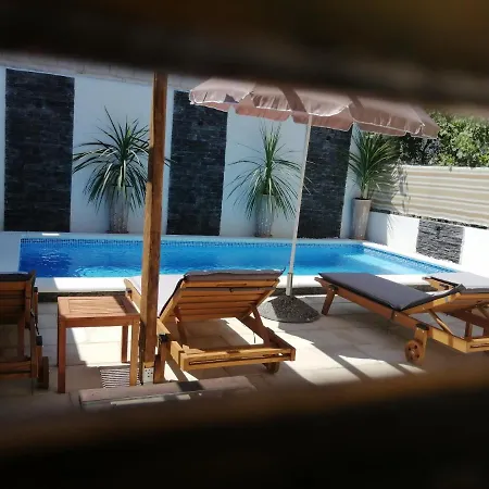 アパート Rustica With Exclusive Use Of The Pool-ground Floor ザダル