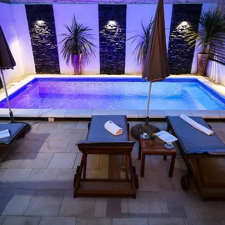 Rustica With Exclusive Use Of The Pool-ground Floor * ザダル