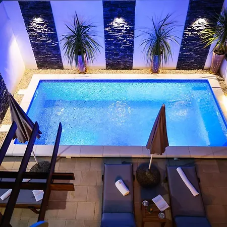 Rustica With Exclusive Use Of The Pool-ground Floor * ザダル