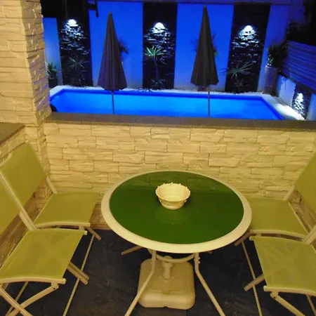 アパート Rustica With Exclusive Use Of The Pool-ground Floor *