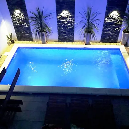 Rustica With Exclusive Use Of The Pool-ground Floor ザダル