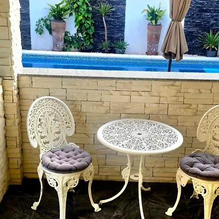 アパート Rustica With Exclusive Use Of The Pool-ground Floor *