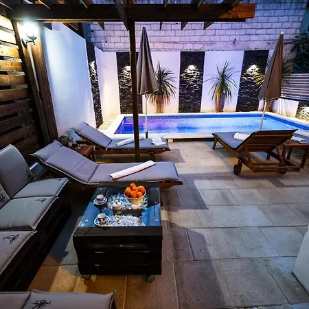 Apartmán Rustica With Exclusive Use Of The Pool-ground Floor *