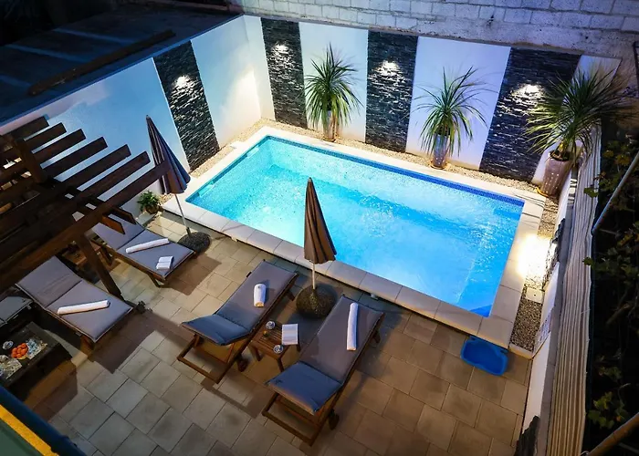 Rustica With Exclusive Use Of The Pool-ground Floor Ζαντάρ